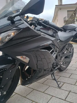 Kawasaki Ninja 300 Negra