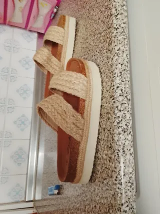 Sandalias Beige y Marrones