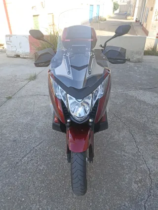 Honda Integra 700 Maxi Scooter Roja/Plata