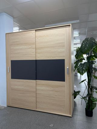 Armario con puerats correderas - Oferta!