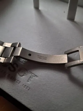 Reloj Tissot Titanium 100M/330FT