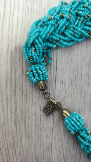 Collar de abalorios turquesa y dorado