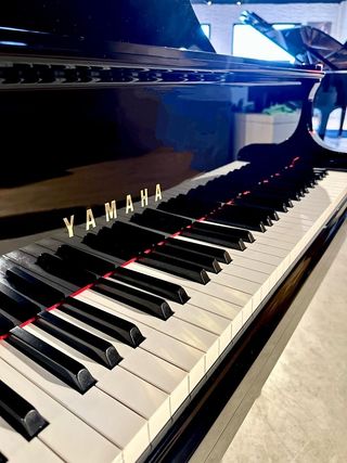 Piano de cola Yamaha GB1KSC2 (Silent)