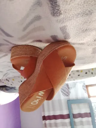 Sandalias WIMO piel marrón cuña