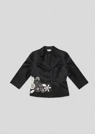 Vestido negro con bordados