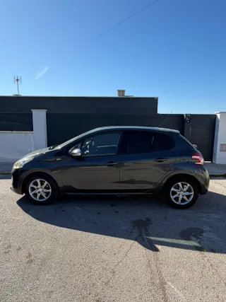 Peugeot 208 2014