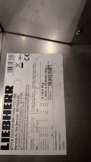 Nevera expositora cristal Red Bull PARA REPARAR