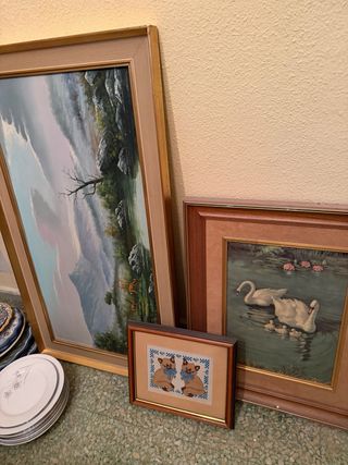 Juego tazas, vasos, jarrones de cerámica y sillas