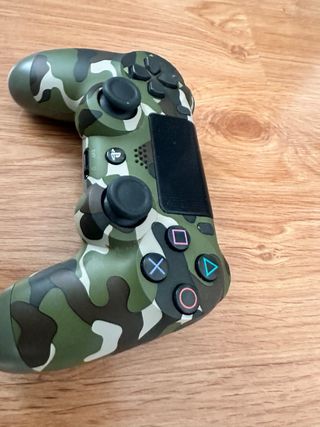 PS4 Pro Negra + Mando + 3 Juegos