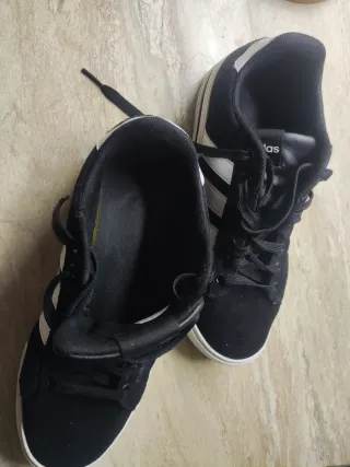 Zapatillas Adidas Negras y Blancas