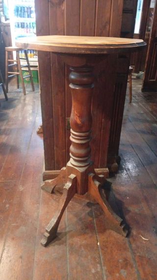 Tavolo alto stile bar irlandese