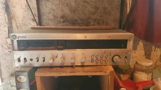 Equipo de música vintage Rising