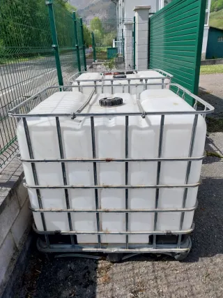 Depósitos de agua 1000L (x2)