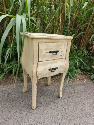 Mesita de noche vintage beige