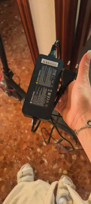 Xiaomi Pro 2 + cargador y casco