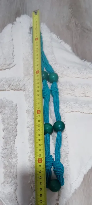 Collar turquesa con cuentas de madera