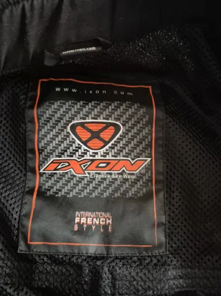 Chaqueta Moto IXON Negra con Detalles