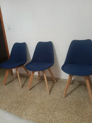 4 Sillas de comedor azul y madera