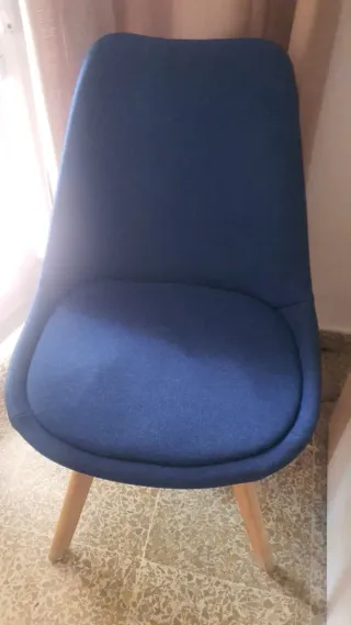 4 Sillas de comedor azul y madera