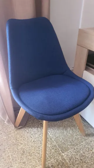 4 Sillas de comedor azul y madera