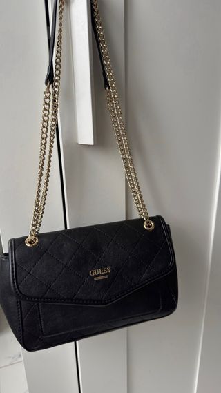Bolso Guess Negro Cadena Dorada