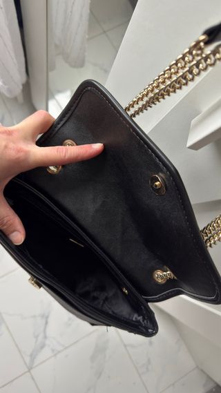 Bolso Guess Negro Cadena Dorada