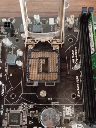 PIEZAS Gigabyte GA-H81M-DS2 + 4GB DDR3 LGA1150