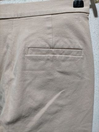 Pantalones chinos COS beige