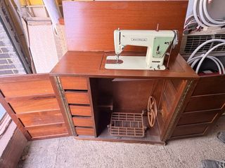 Máquina de coser Wertheim antigua