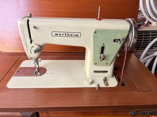 Máquina de coser Wertheim antigua