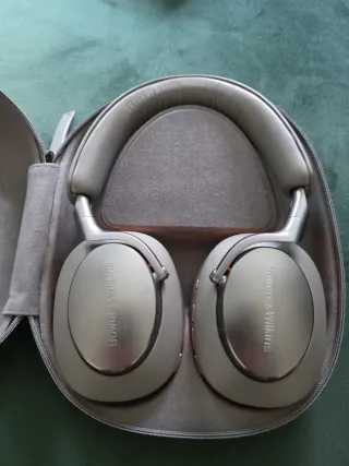 Bowers & Wilkins PX8 McLaren Edición Limitada