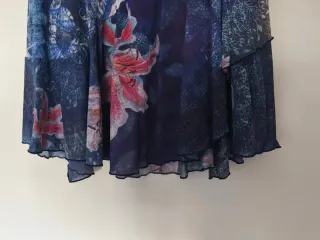 Falda estampada azul y rosa de Desigual