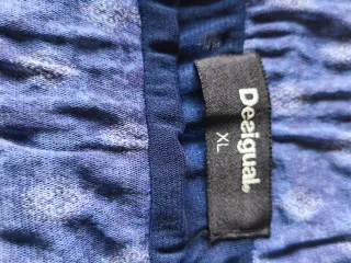 Falda estampada azul y rosa de Desigual