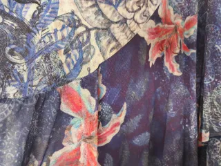 Falda estampada azul y rosa de Desigual