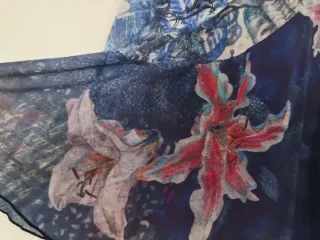 Falda estampada azul y rosa de Desigual