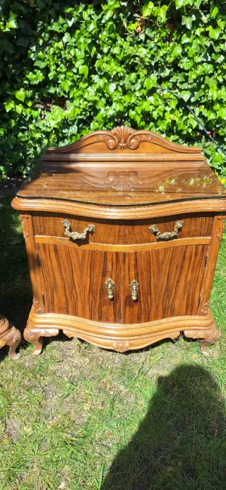 Cómoda y mesitas de Noche Vintage