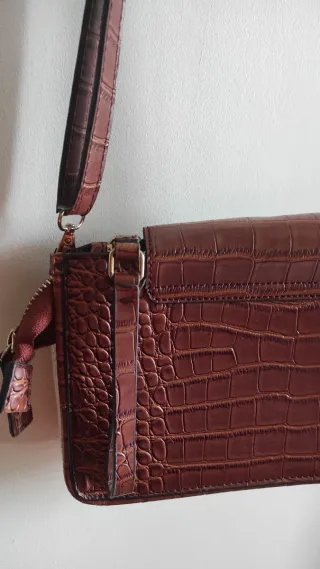 Bolso marrón efecto piel cocodrilo