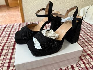 Tacones negros con brillantes *NUEVOS*