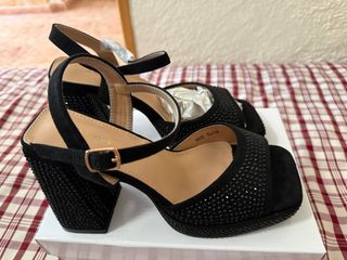 Tacones negros con brillantes *NUEVOS*