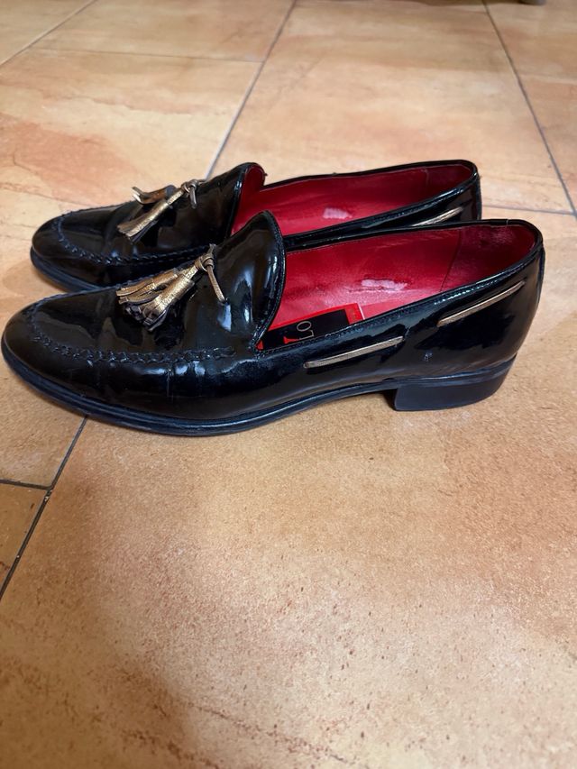 Mocasines charol Vitelo negros dorados