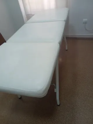 Mesa de masaje blanca plegable