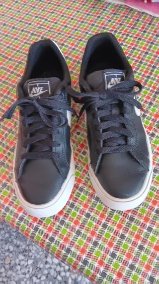 Zapatillas Nike Negras y Blancas