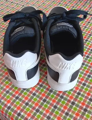 Zapatillas Nike Negras y Blancas