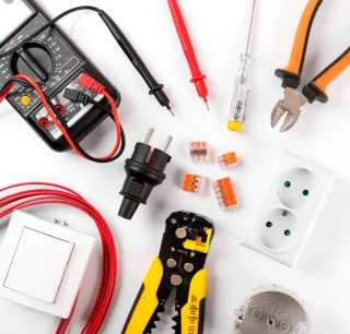 Trabajo de fontanería y electricidad
