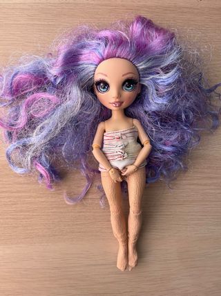 Muñeca Rainbow High Violet