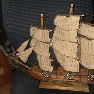 maqueta de barco de madera