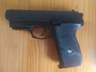 Pistola Nerf Negra y Plata y Panther blowback