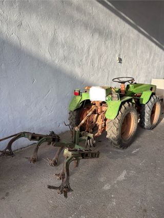 Tractor Pascuali con cultivador