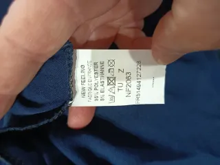 Blusa NEW FEELING azul sem mangas