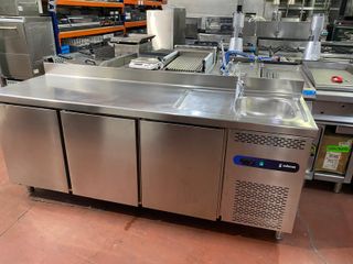 Mesa Fría 2m con Fregadero Seminueva